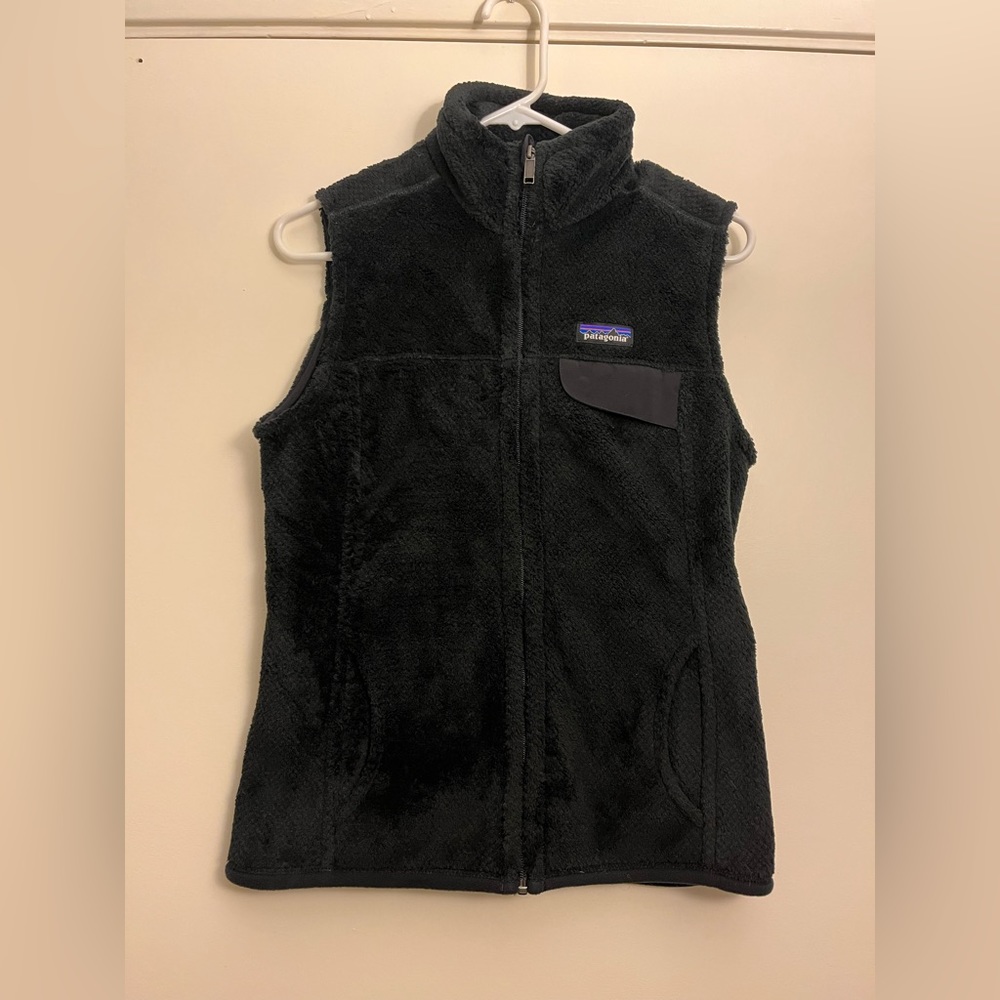 Excellent Patagonia black vest